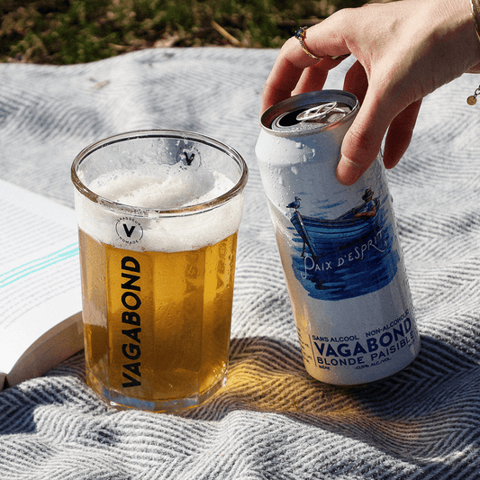 biere sans alcool Paix d'Esprit blonde paisible avec verre de bière