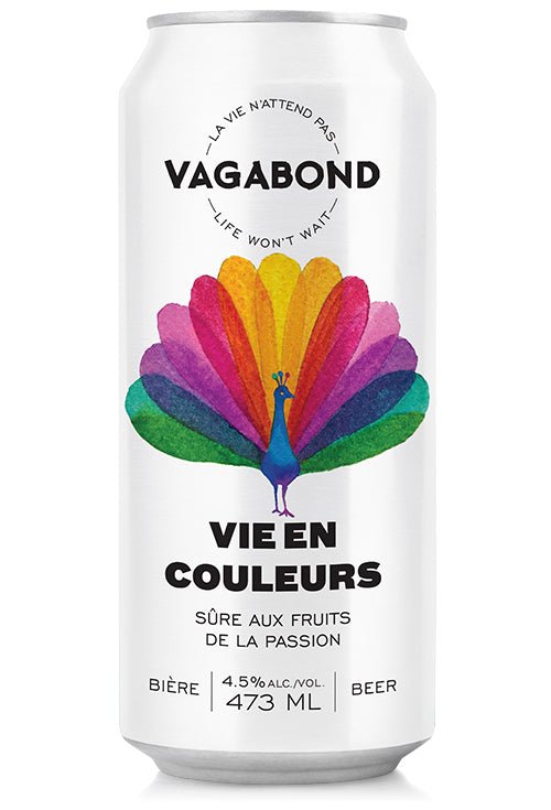 Canette de bière Vagabond Vie en Couleurs – sûre aux fruits de la passion 4,5%, illustrée d’un paon aux plumes arc-en-ciel, bière acidulée, vive et tropicale.